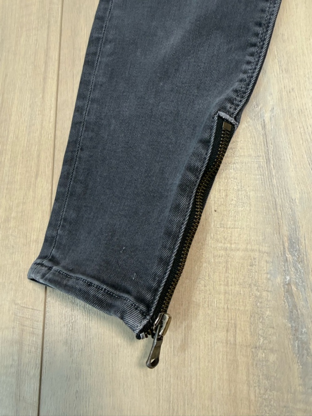 Hudson Jeans Black Washed Skinny Jeans with Ankle Zippers - Picture 6 of 8